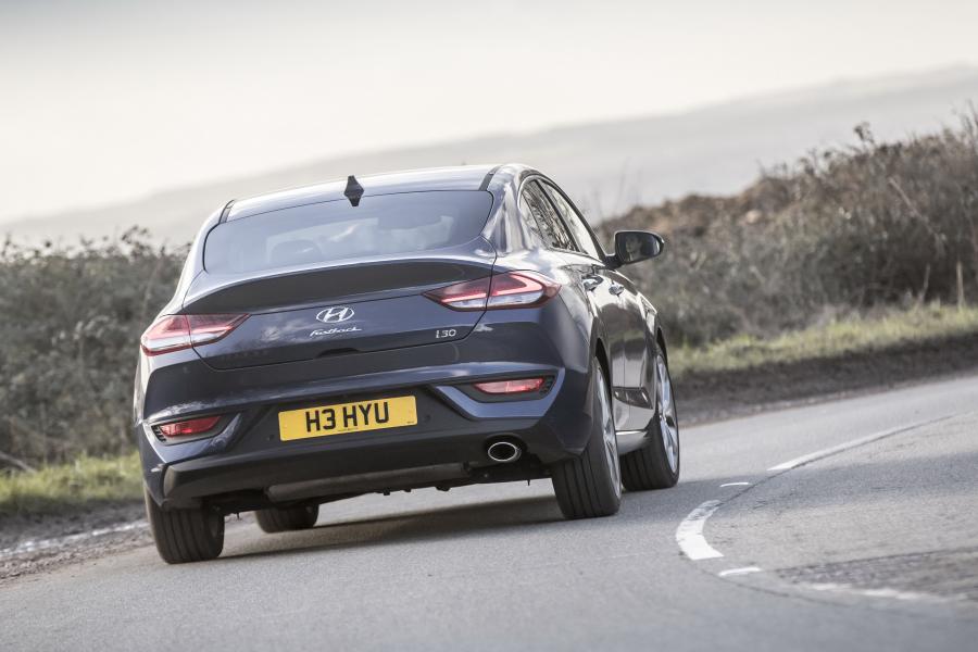  Hyundai i30 Fastback (PD) 2018 года  (UK) (фото 14 из 40)